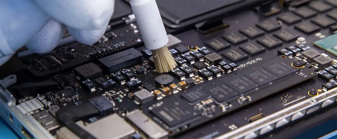 Чистка Apple MacBook от пыли в Дзержинском | Замена термопасты